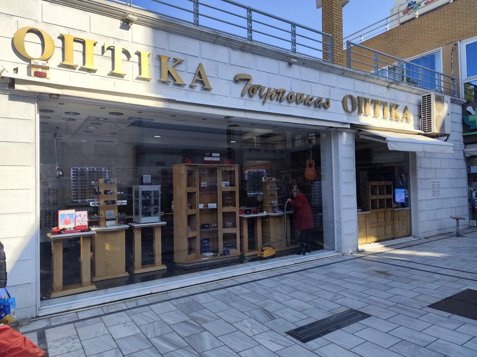 βιτρινα 4